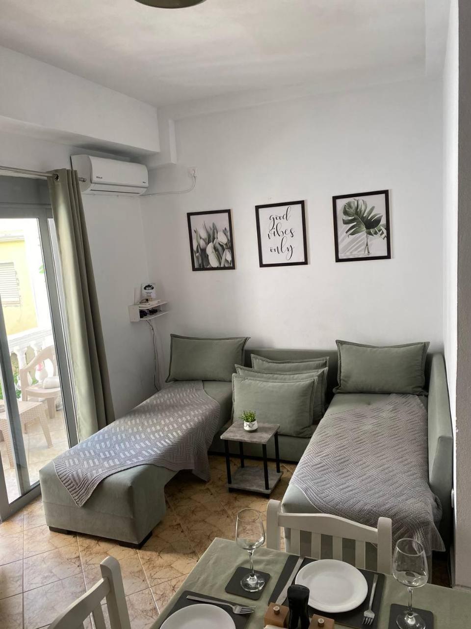 Happy Apartment Sarandë Exteriör bild